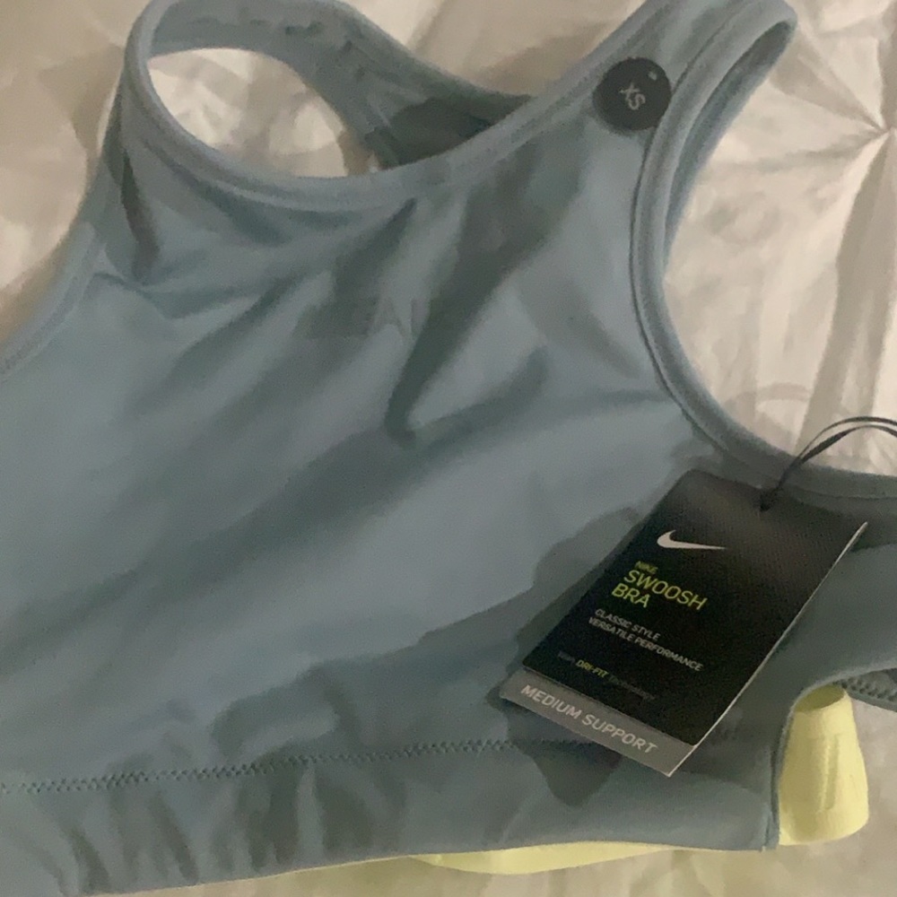 Sport bras - Picture 2 of 2